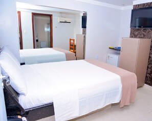 Standard Room, 1 Double Bed | Minibar, WiFi (free), bed sheets - Hotel Sempre Executive (Salvador)