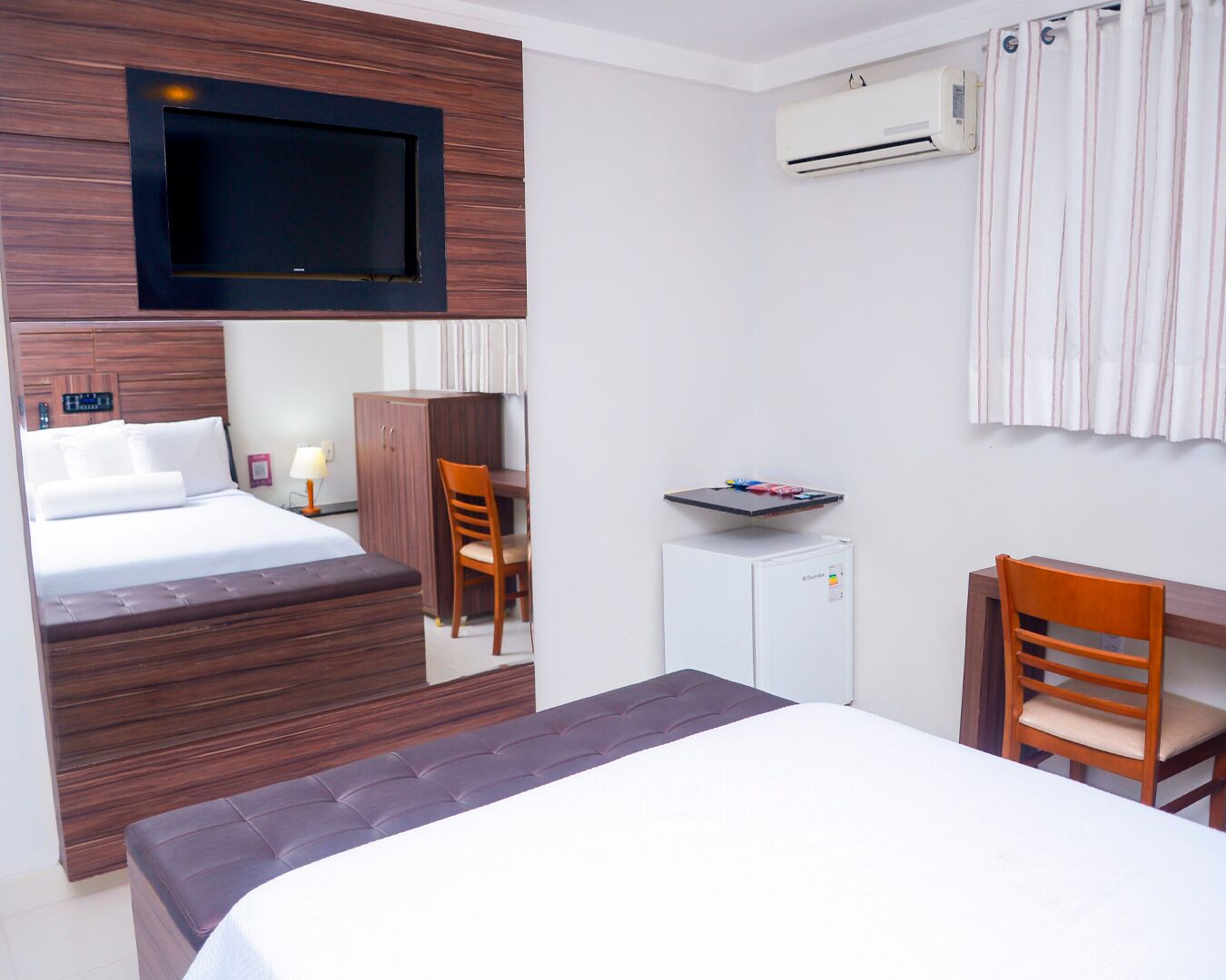 Minibar, free WiFi, bed sheets
