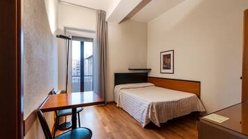 Family Room | Minibar, in-room safe, desk, soundproofing