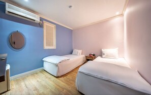 Twin Room | Desk, free WiFi, bed sheets