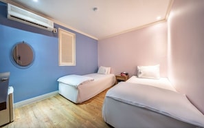 Twin Room | Desk, free WiFi, bed sheets