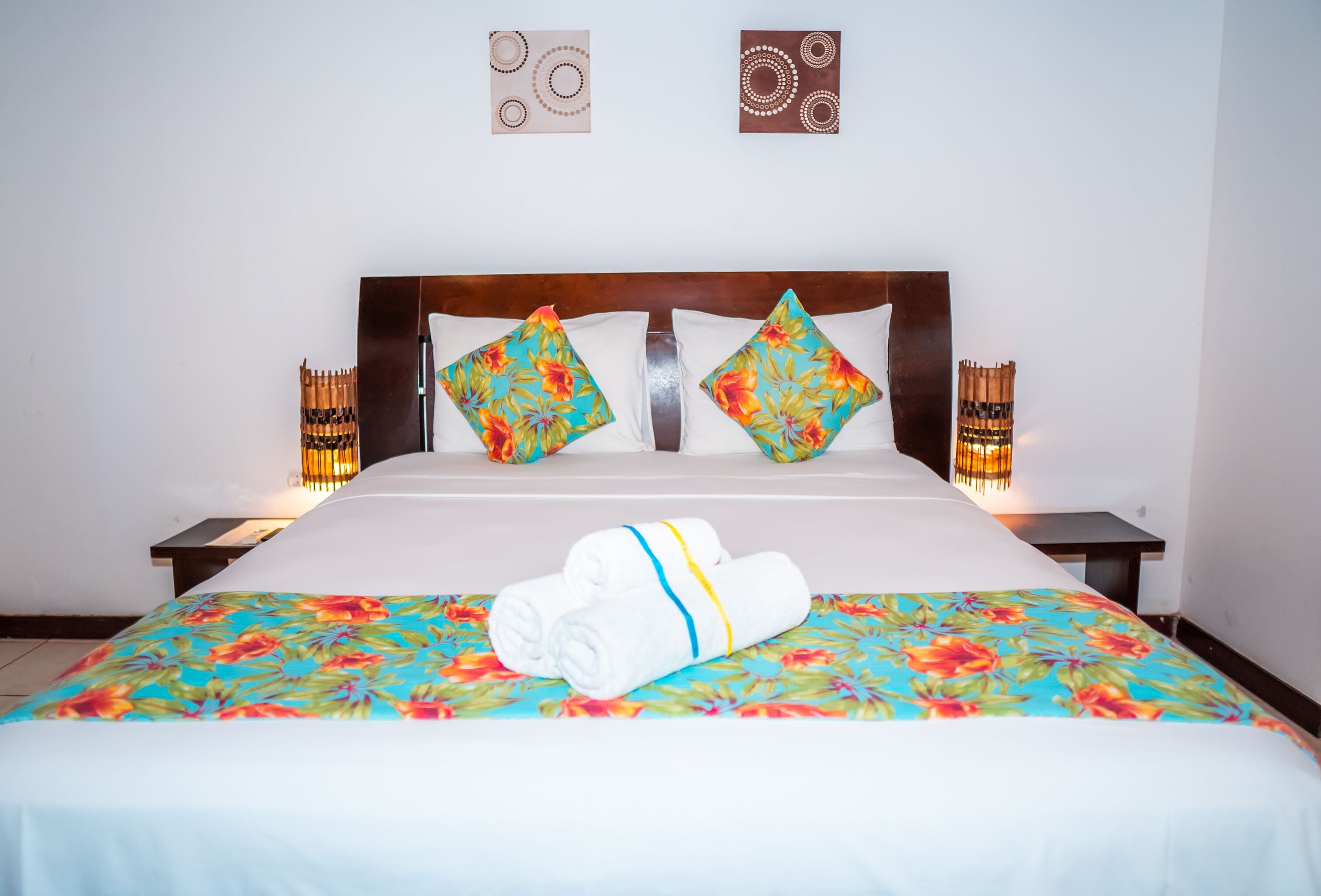 Minibar, iron/ironing board, free WiFi, bed sheets