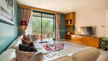 Three Bedrooms | 客廳 | 平面電視