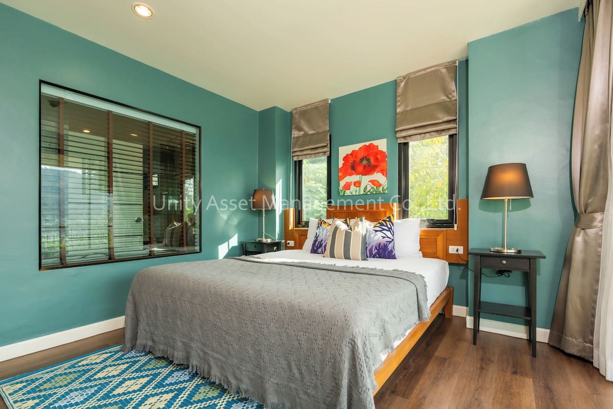 Room, Sea View