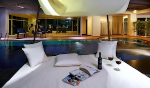 Indoor pool - Brighton Hotel Bangkok (Bangkok)