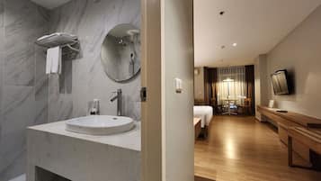 Deluxe Room | Bathroom