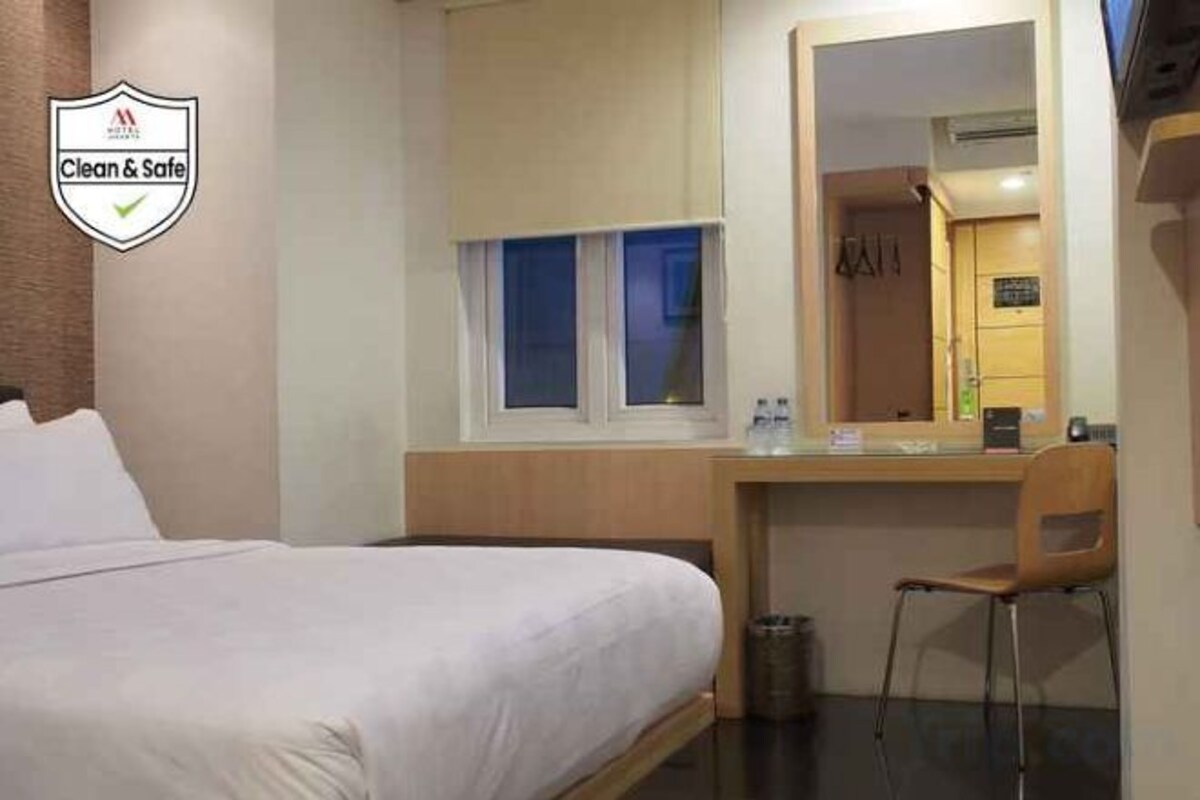 Premium bedding, down comforters, pillowtop beds, in-room safe