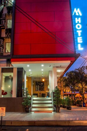 Property entrance - M Hotel Jakarta (Jakarta)