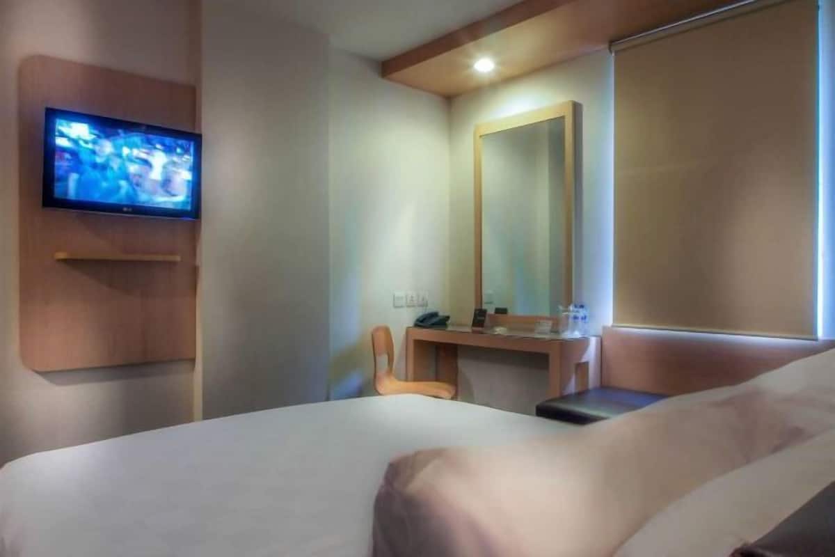 Premium bedding, down comforters, pillowtop beds, in-room safe