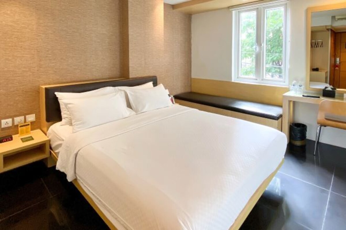 Premium bedding, down comforters, pillowtop beds, in-room safe