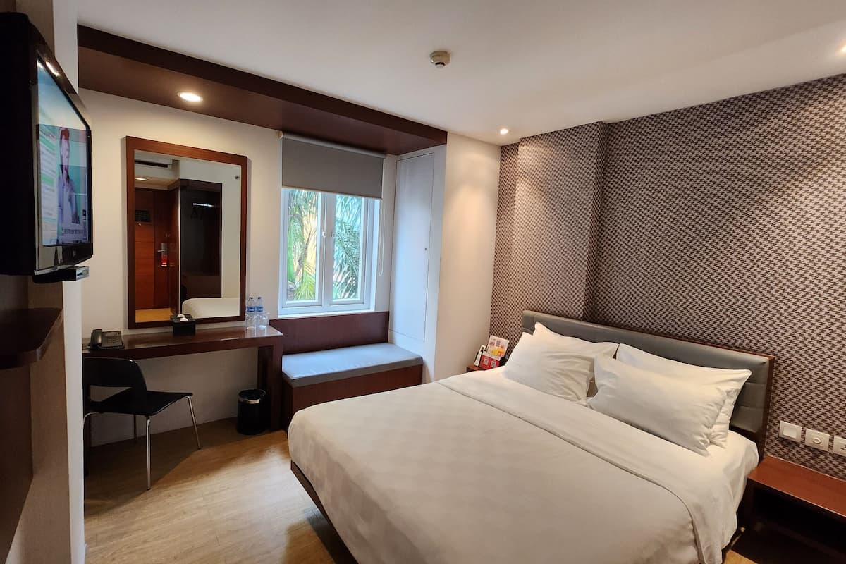 Deluxe Room | Premium bedding, down comforters, pillowtop beds, in-room safe