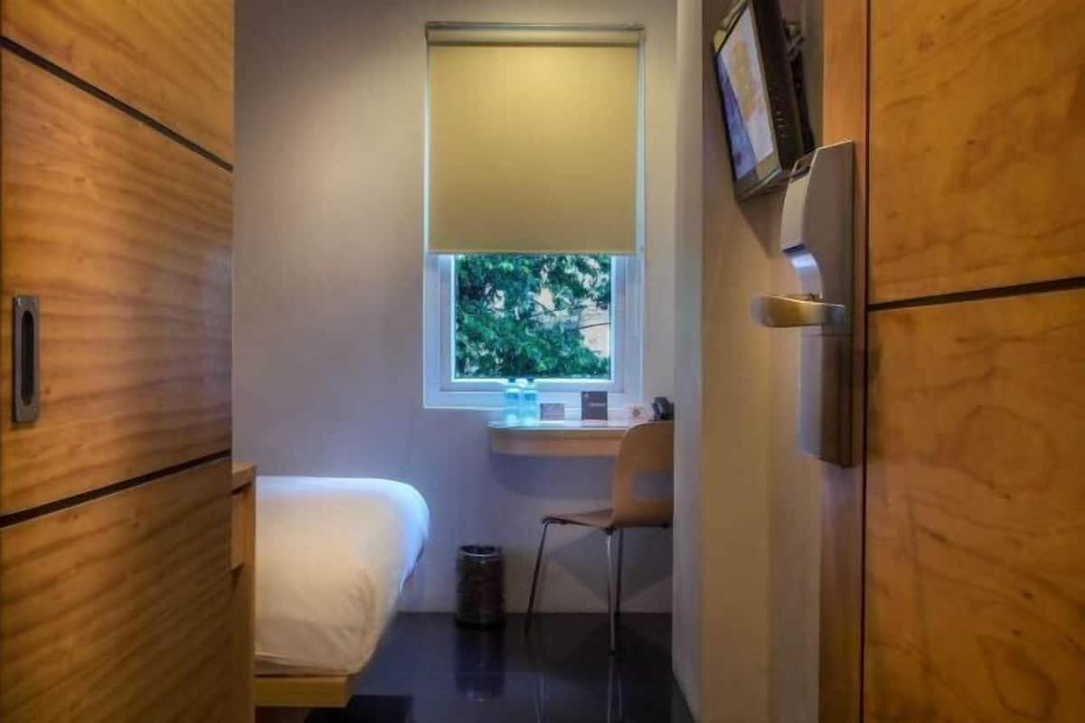 Premium bedding, down comforters, pillowtop beds, in-room safe