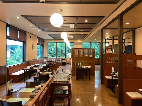 Café da manhã e jantar