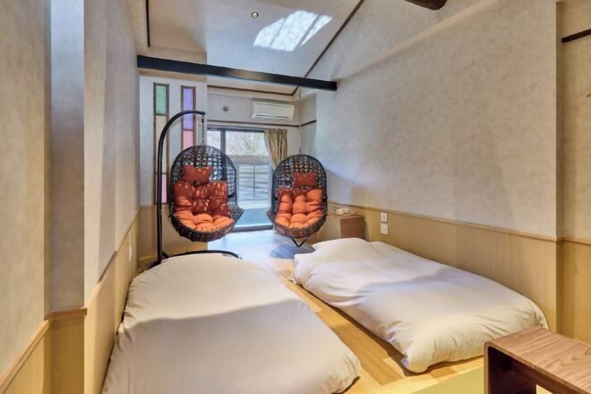 In-room safe, free WiFi, bed sheets