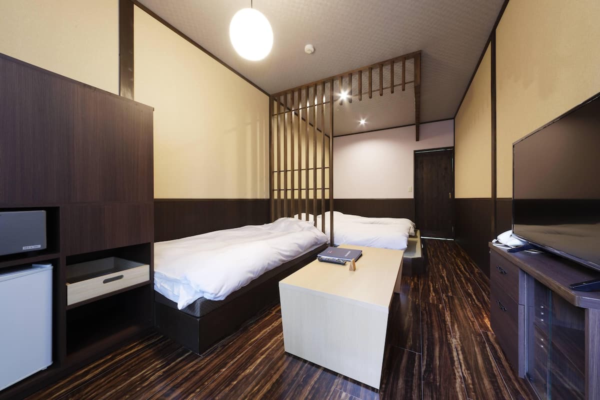 1 bedroom, in-room safe, free wifi, bed sheets