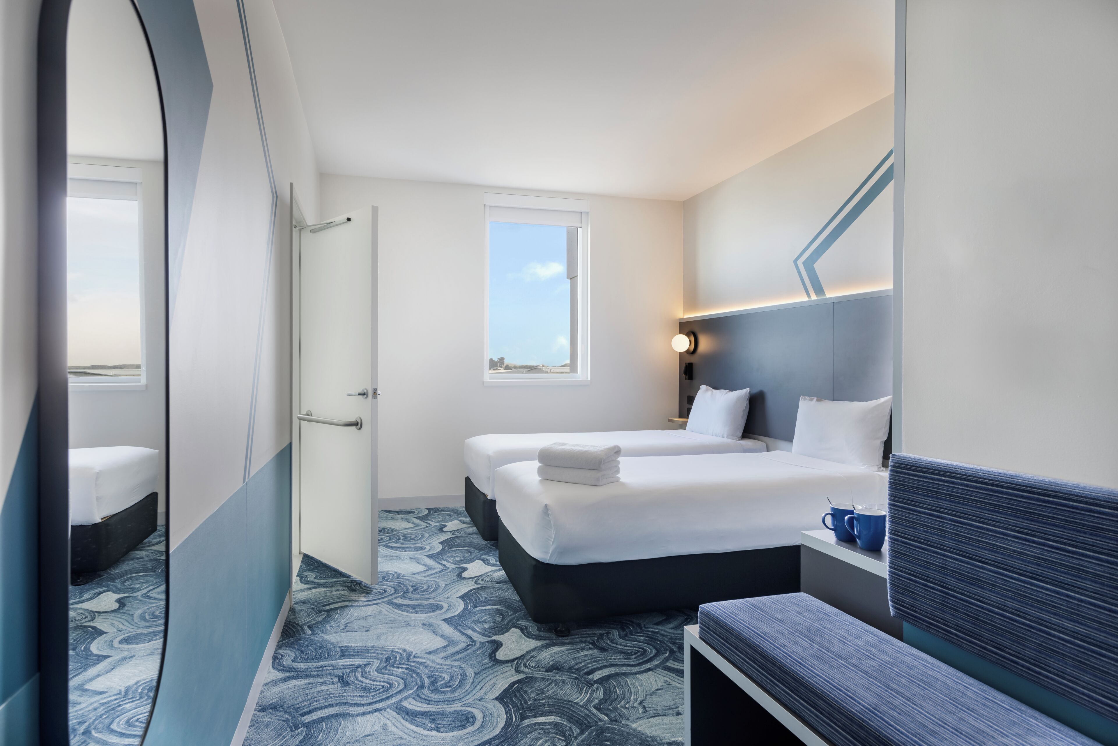Chambre Standard, 2 lits jumeaux, accessible aux personnes à mobilité réduite | Bureau, rideaux d’obscurcissement, fer et planche à repasser