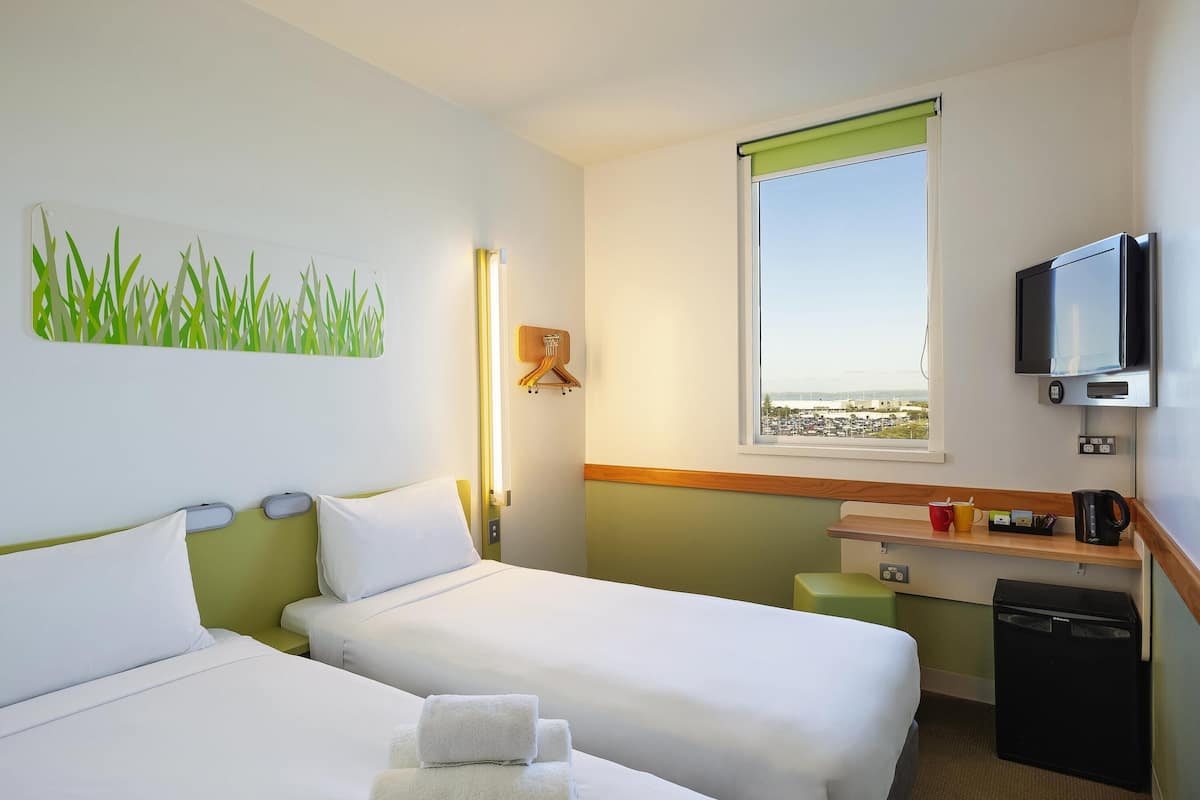 Room, 2 Twin Beds (Budget) | Desk, blackout drapes, iron/ironing board, free WiFi