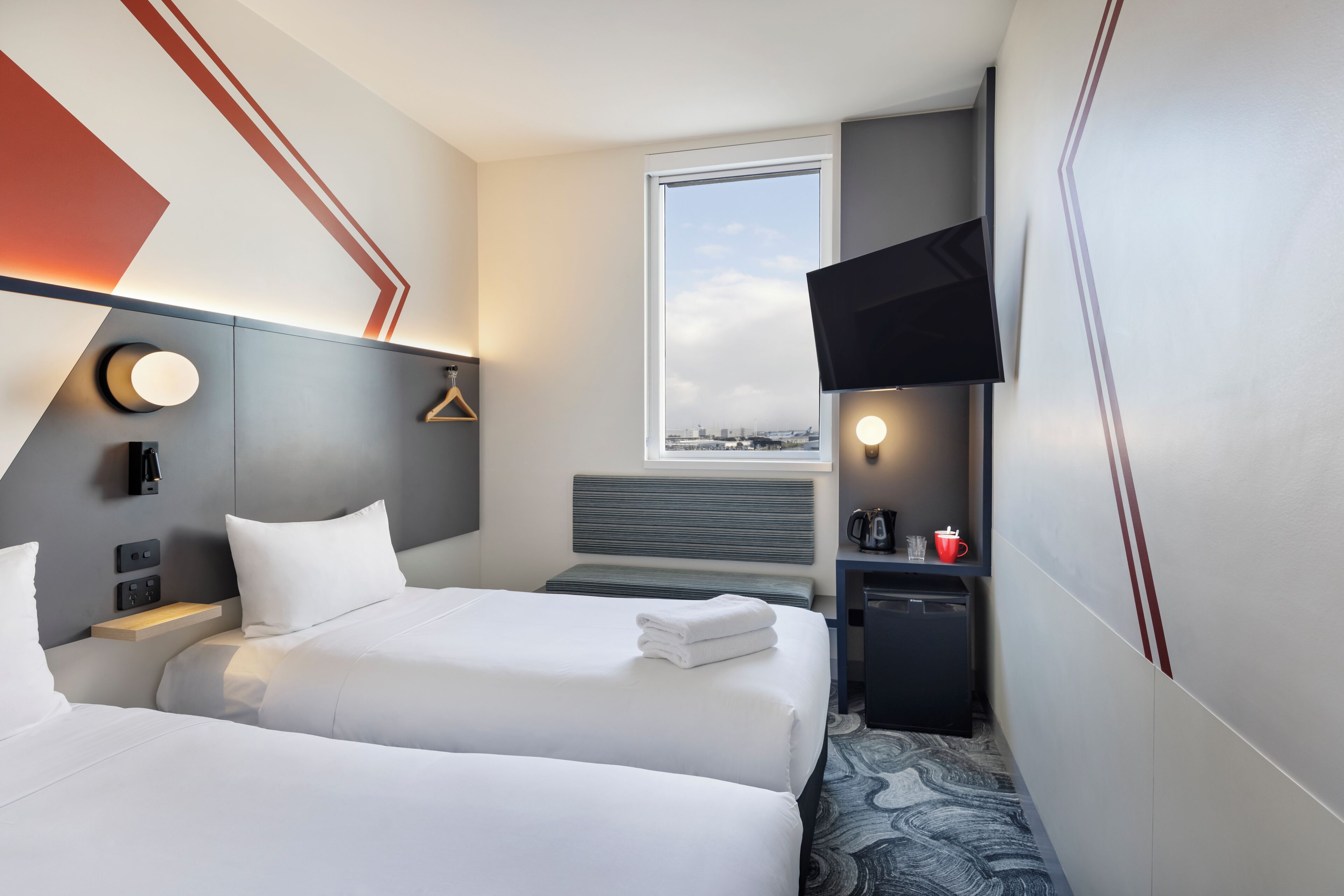 Chambre, 2 lits jumeaux (Budget) | Bureau, rideaux d’obscurcissement, fer et planche à repasser