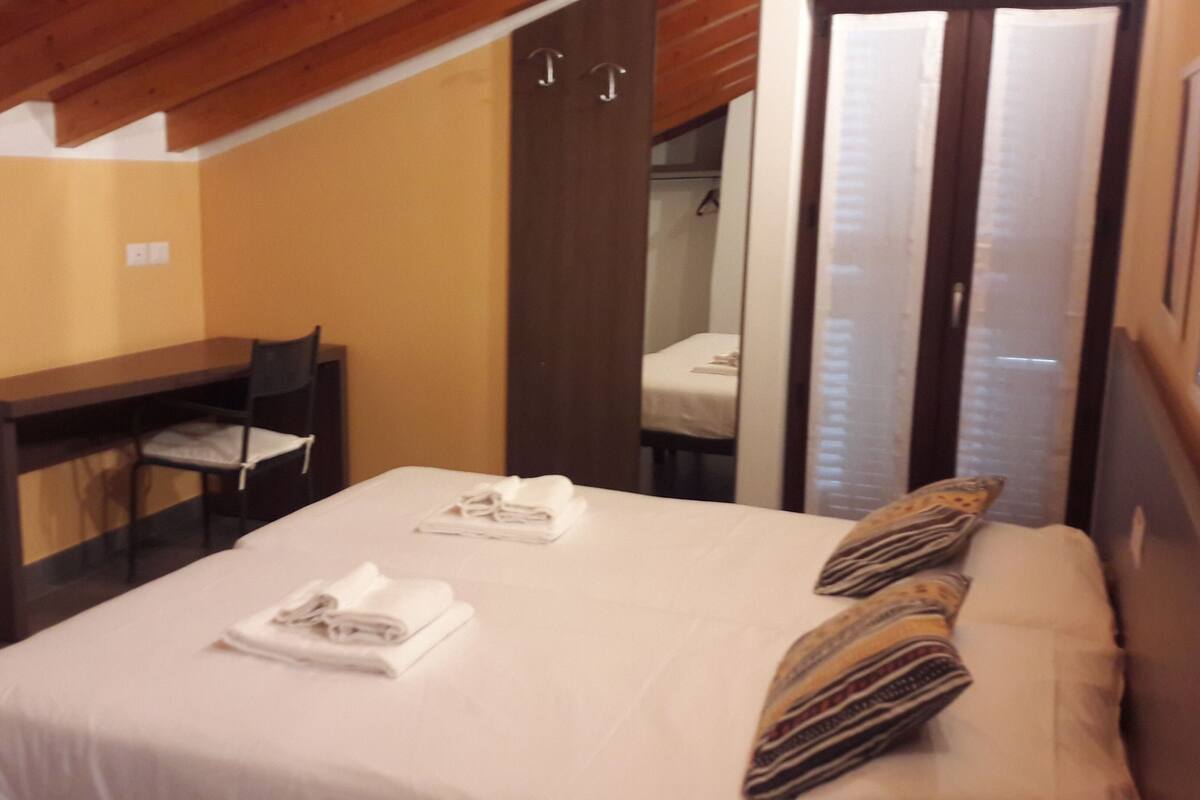 Classic Double Room | Minibar, in-room safe, desk, free WiFi