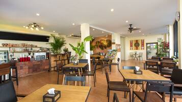 Breakfast (THB 150 per person)