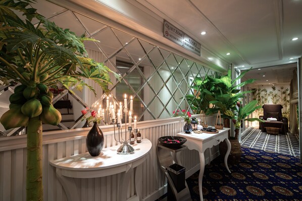 Couples treatment room(s), body treatments, deep-tissue massages