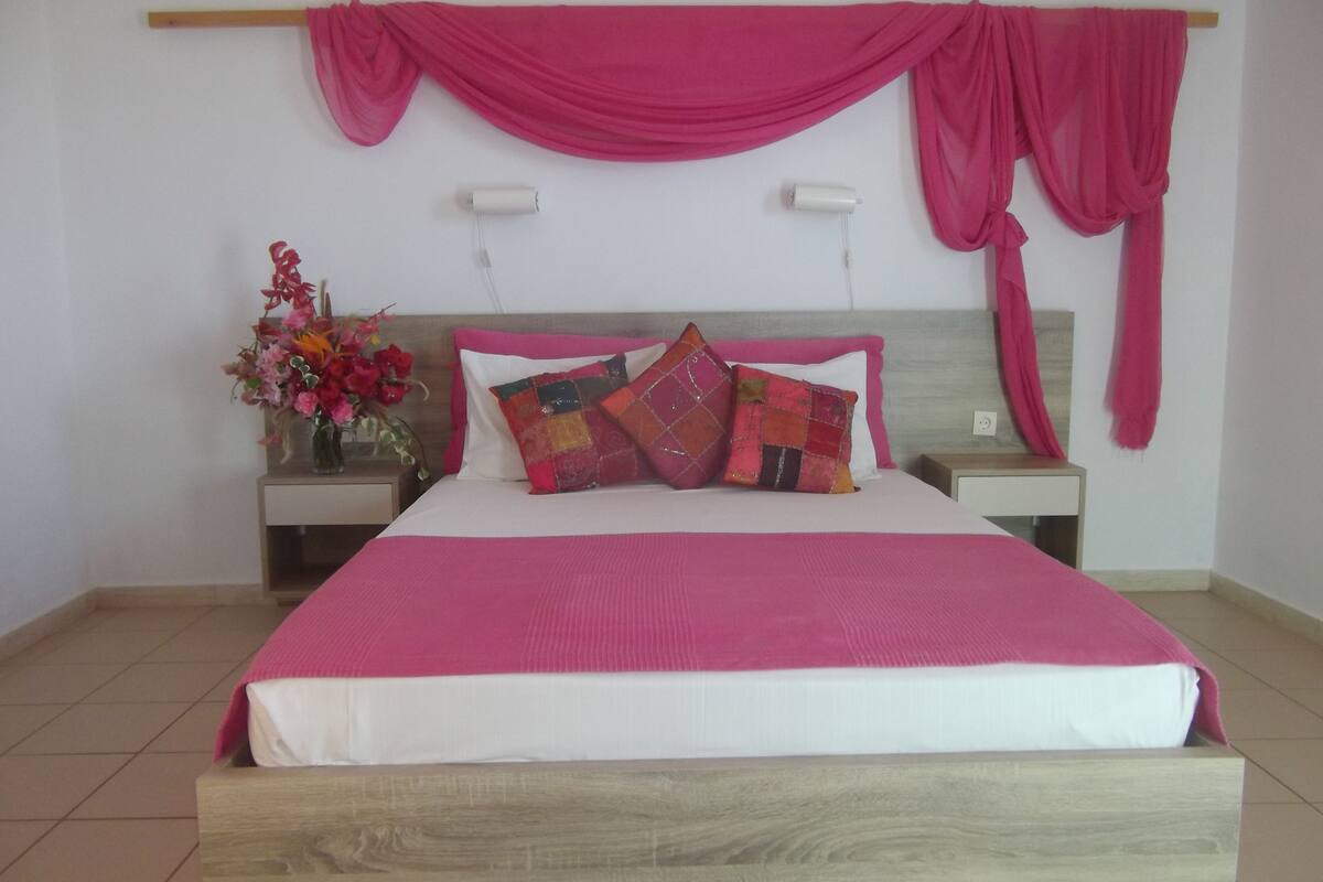 Egyptian cotton sheets, soundproofing, iron/ironing board (on request)