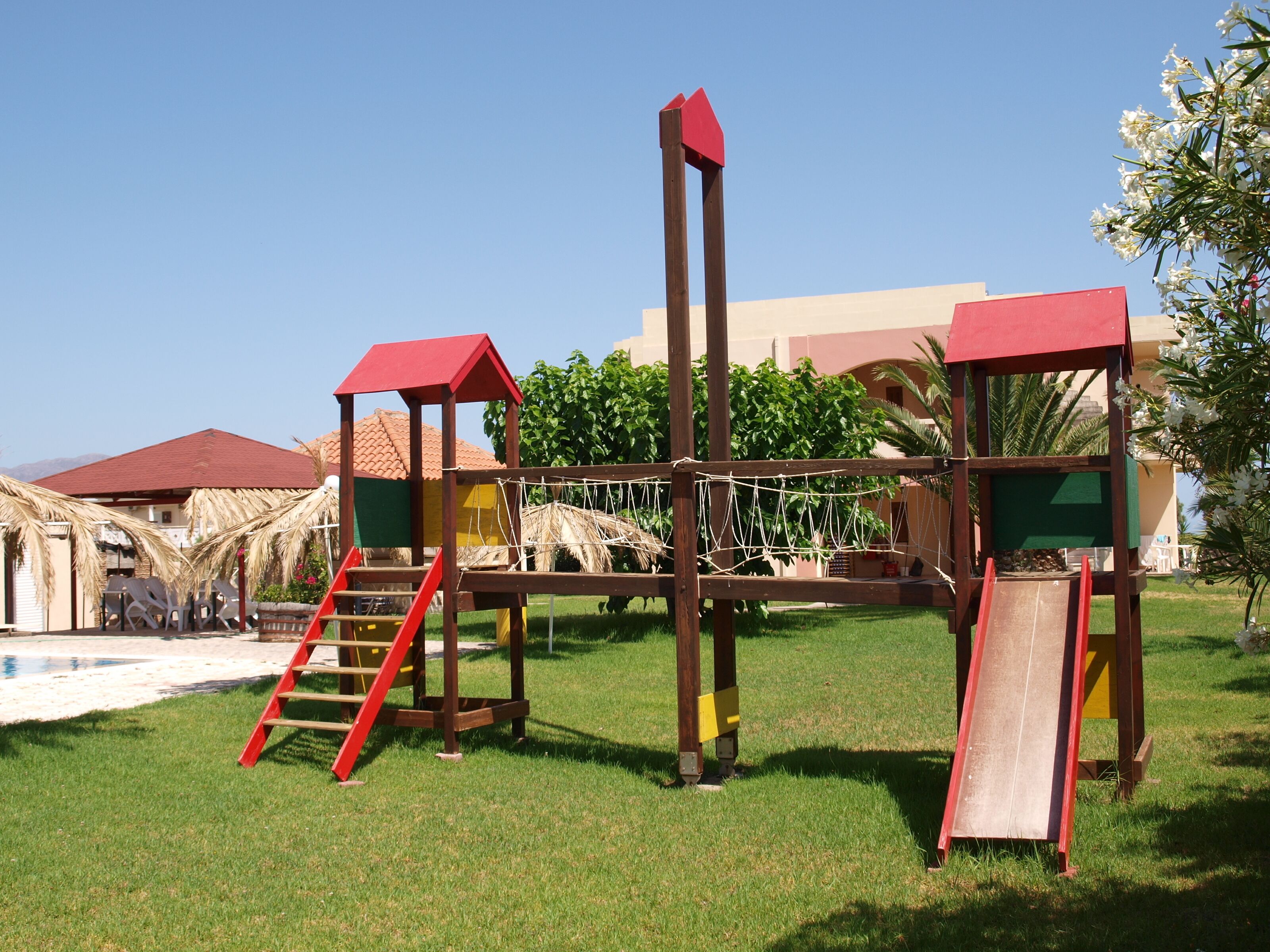 Área de juegos infantiles techada