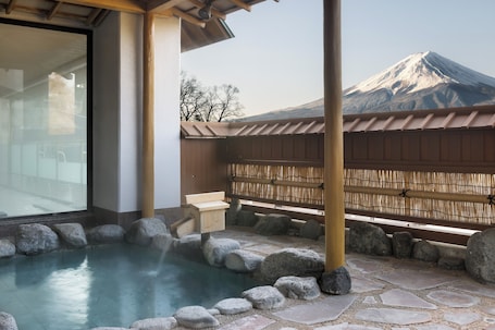 Hot springs. Konansou