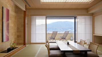 Kamar Deluks, pemandangan danau (Japanese Western Style) | Brankas, meja kerja, tirai kedap cahaya, dan kedap suara