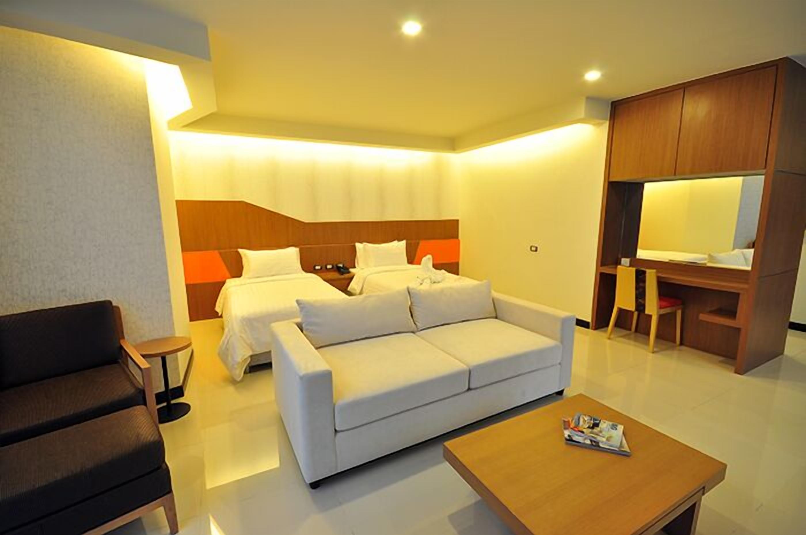 in-room safe, laptop workspace, blackout curtains, rollaway beds