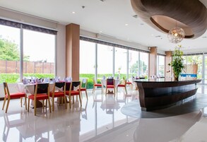 包含每日自助早餐