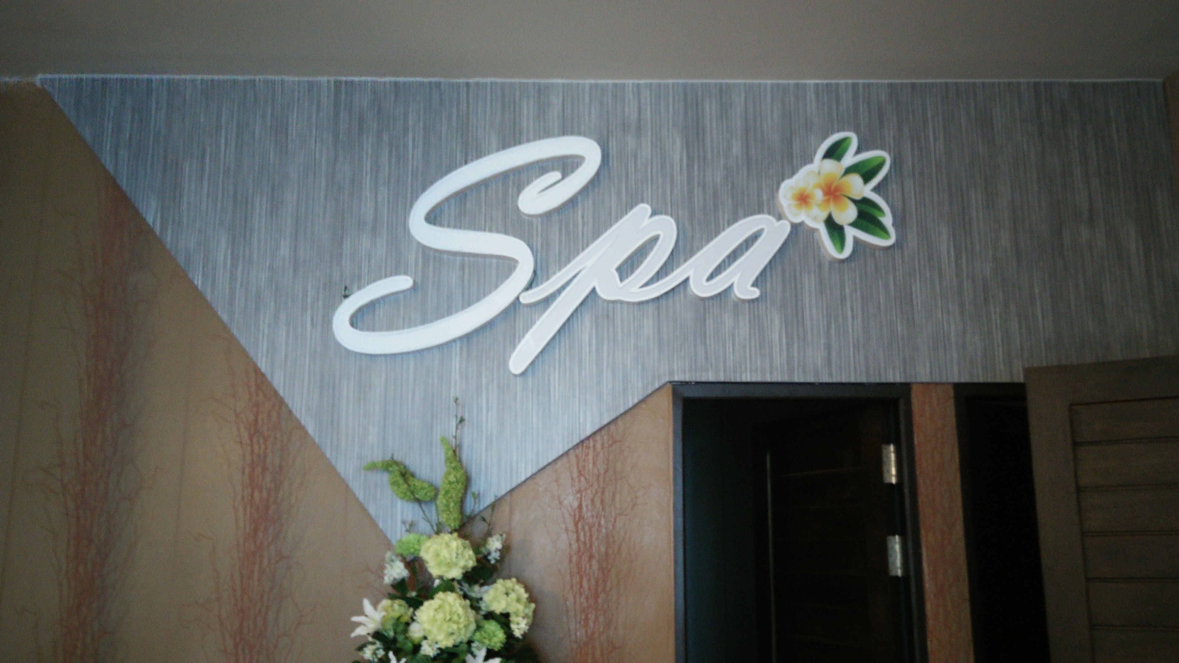 couples treatment room(s), body treatments, deep-tissue massages
