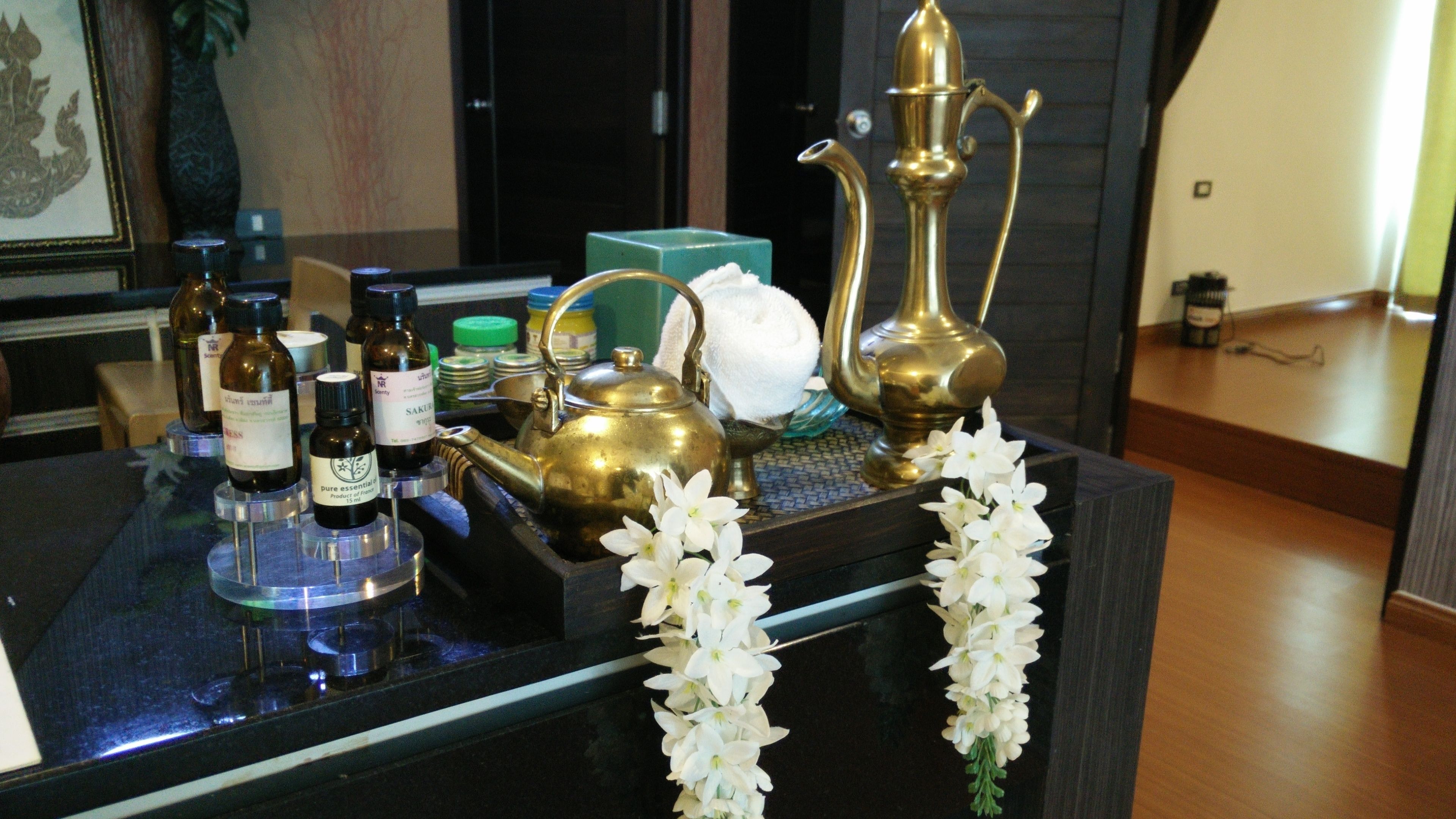 couples treatment room(s), body treatments, deep-tissue massages