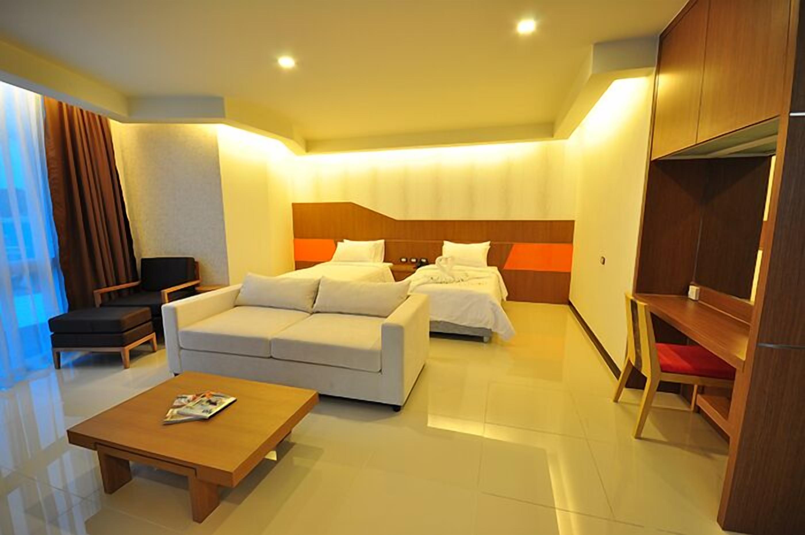 in-room safe, laptop workspace, blackout curtains, rollaway beds