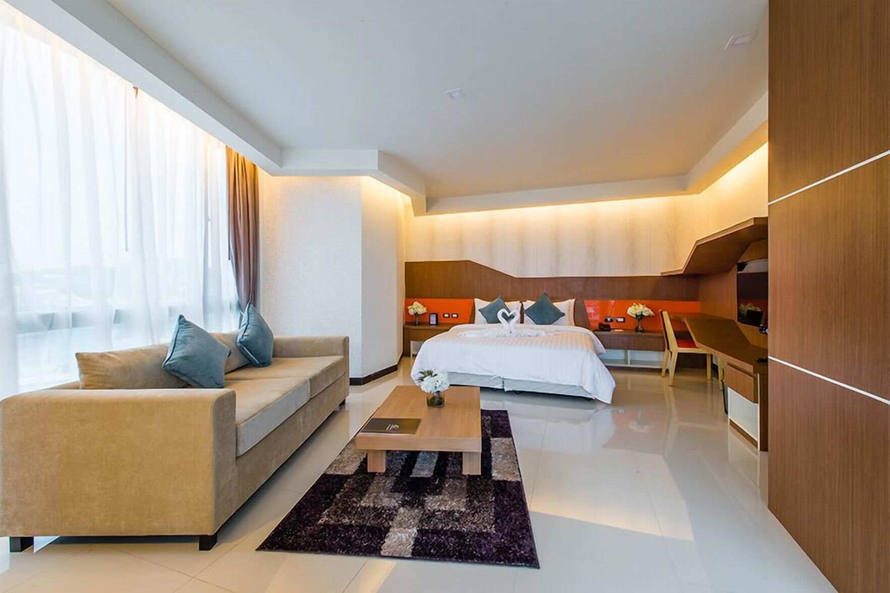 In-room safe, laptop workspace, blackout curtains, rollaway beds