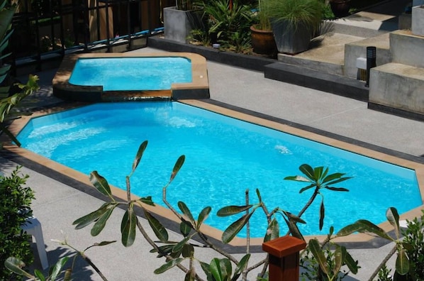 2 outdoor pools