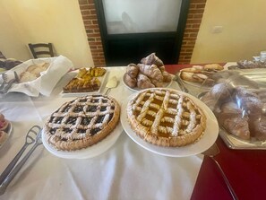 Daily buffet breakfast for a fee - Agriturismo Musignano (Cerreto Guidi)