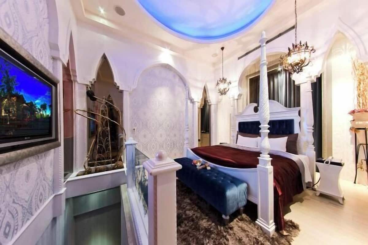 Free minibar, soundproofing, free WiFi, bed sheets