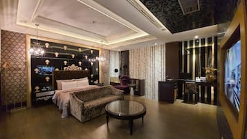 Free minibar, soundproofing, free WiFi, bed sheets
