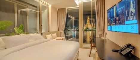 Deluxe Double Room with River View (Higher Floor) | Premium bedding, in-room safe, desk, laptop workspace