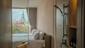 Deluxe Double or Twin Room with River View | 高級寢具、客房內保險箱、書桌、筆電工作空間