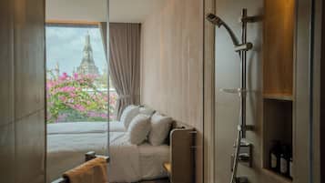 Premium bedding, in-room safe, desk, laptop workspace