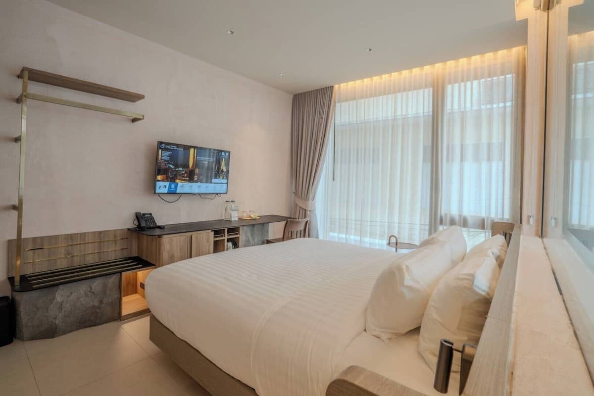 Comfort Double Room with Balcony | Literie de qualité supérieure, coffres-forts dans les chambres, bureau
