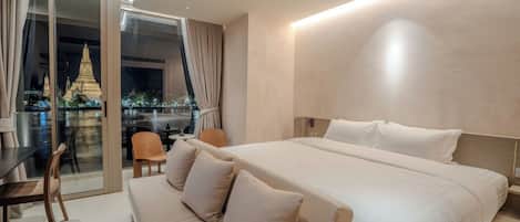 King Room with River View (Higher Floor) | Premium bedding, in-room safe, desk, laptop workspace