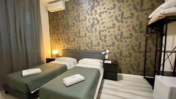 Habitación City con 2 camas individuales | Sábanas italianas Frette, ropa de cama de alta calidad, caja fuerte