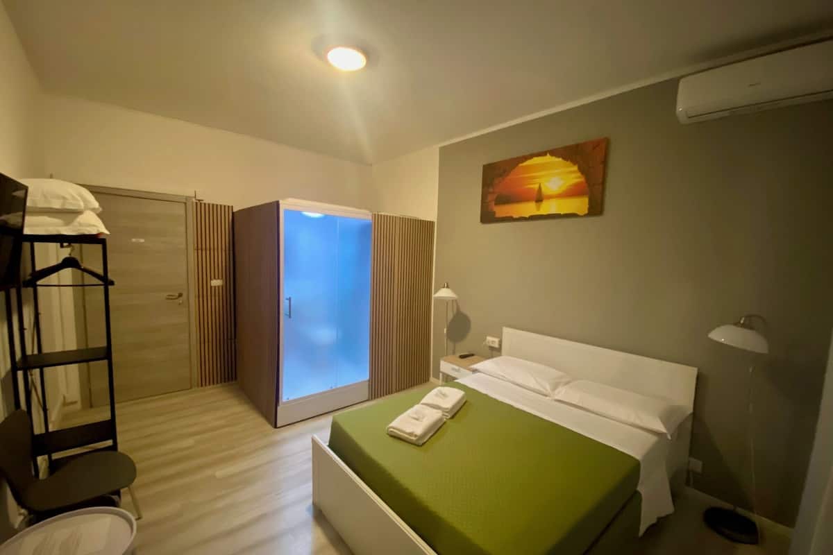 Dobbeltrom – city | Italienske Frette-laken, sengetøy av topp kvalitet og safe på rommet