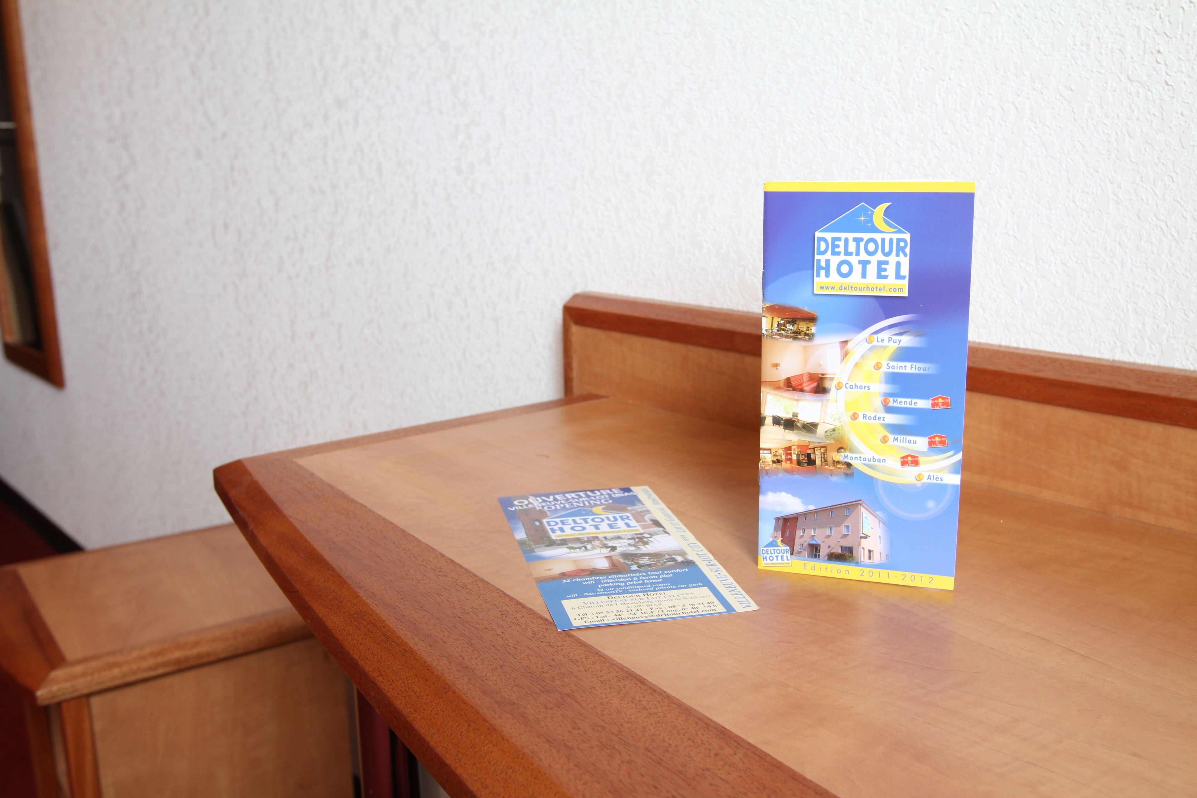 double room | desk, free wifi, bed sheets