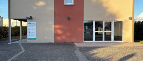 ด้านหน้าที่พัก