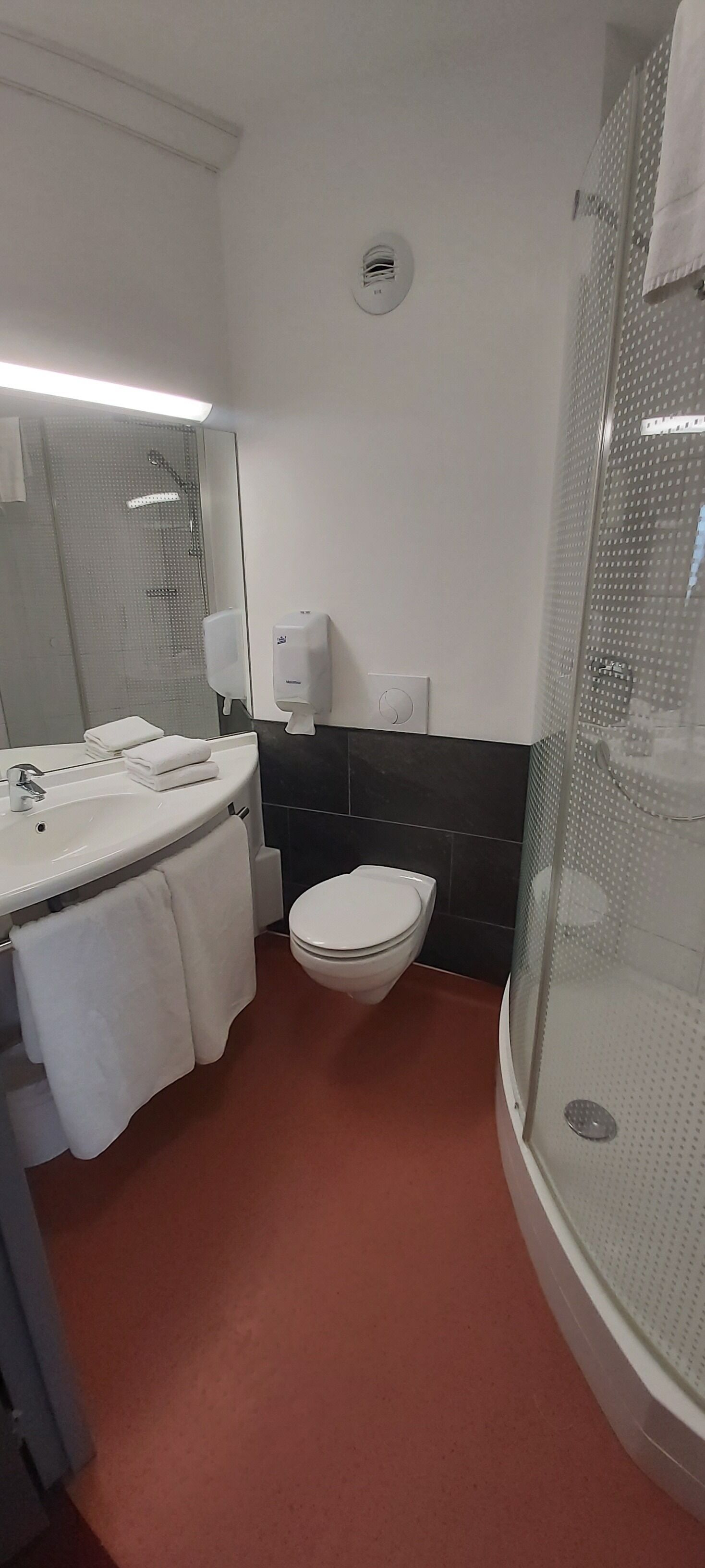 superior double room | desk, free wifi, bed sheets