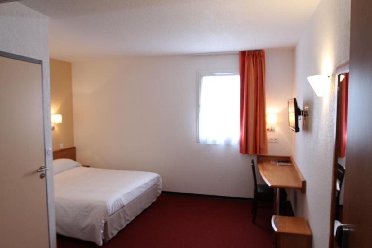 Classic Room | Meja, Wi-fi percuma, cadar katil 